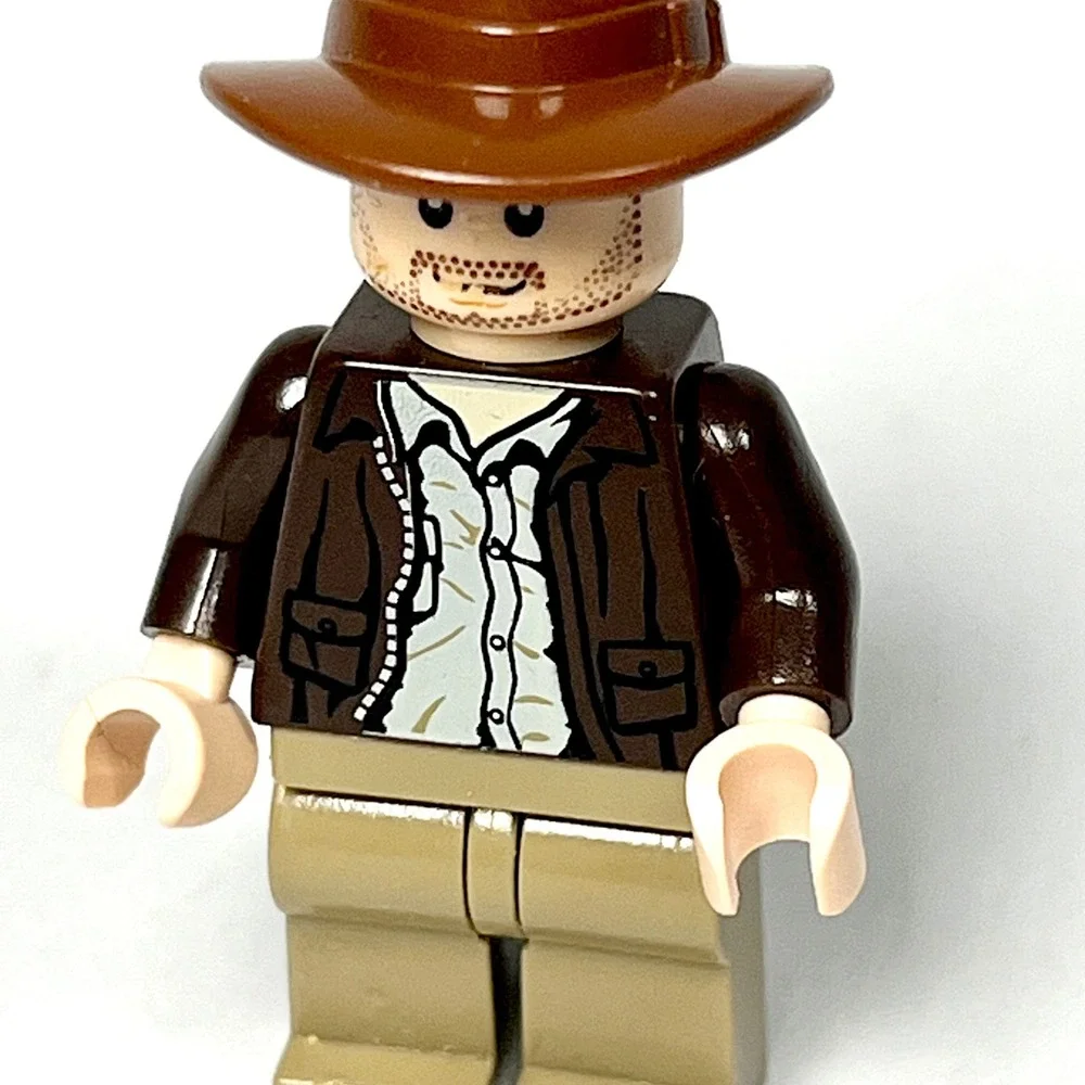 LEGO Indiana Jones Minifigure Dark Brown Jacket Tan Open Shirt Fedora iaj001